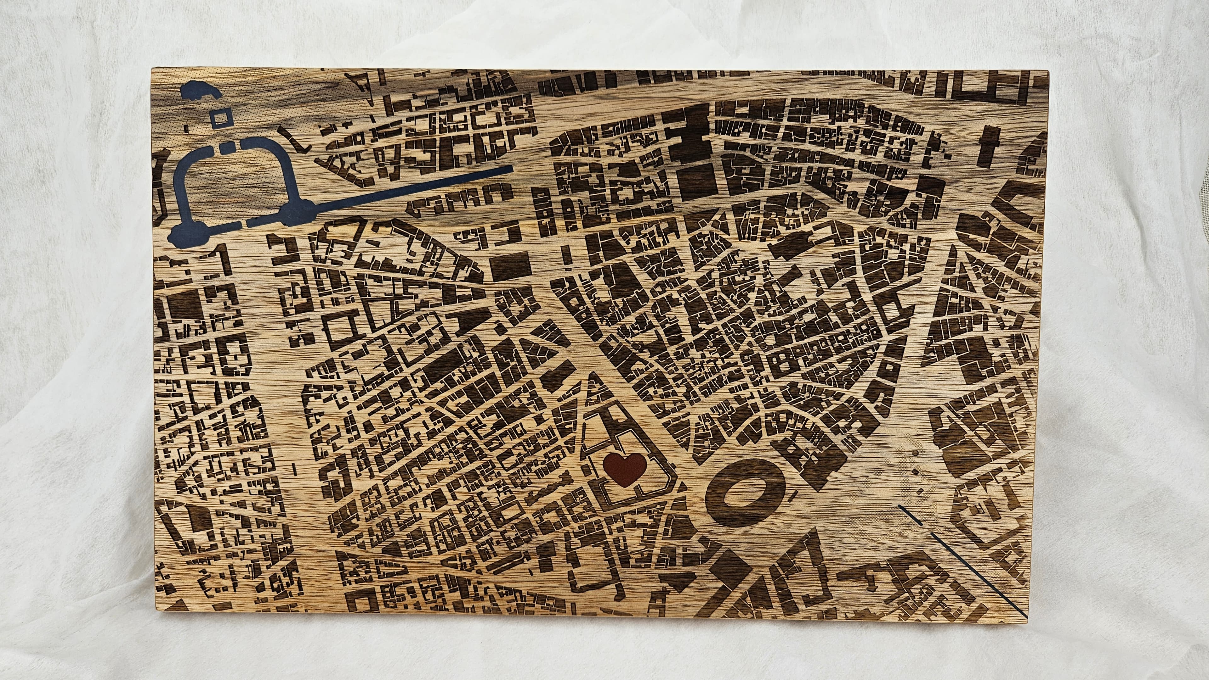 Plan cadastral gravé dans le bois, personnalisable